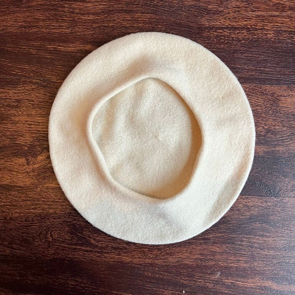 Vintage Off-White Wool Beret Hat | Classic French Style Cream Felted Winter Cap - Picture 5 of 6